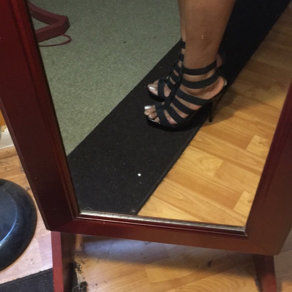Black heels - Picture 2 of 7